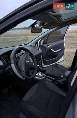 Хэтчбек Peugeot 308 2009 в 