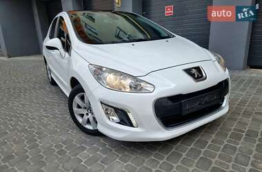 Хэтчбек Peugeot 308 2012 в 