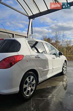 Хетчбек Peugeot 308 2012 в 
