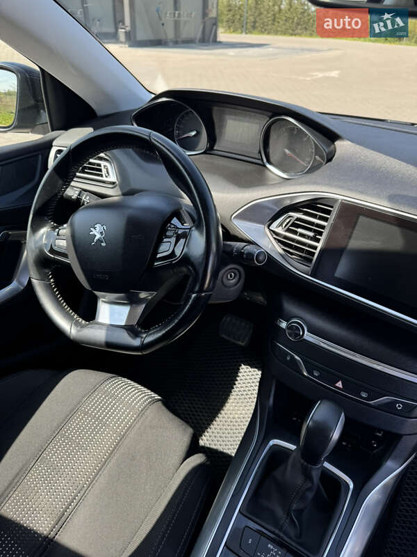Універсал Peugeot 308 2017 в Радехові