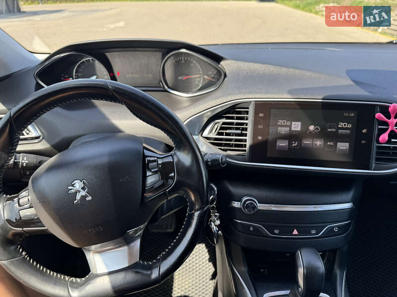 Універсал Peugeot 308 2017 в Радехові