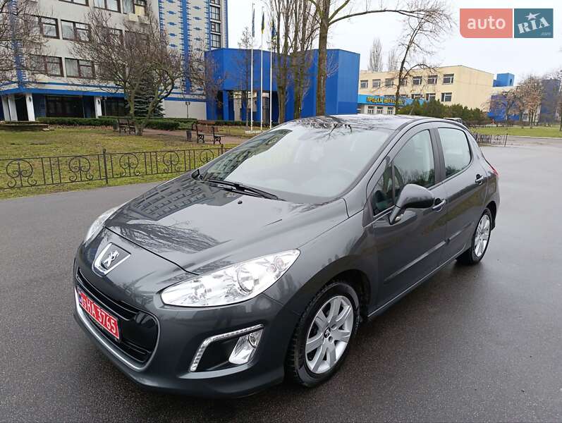 Хэтчбек Peugeot 308 2013 в Киеве