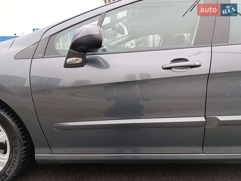 Хэтчбек Peugeot 308 2013 в Киеве
