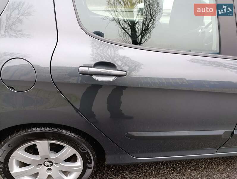Хэтчбек Peugeot 308 2013 в Киеве