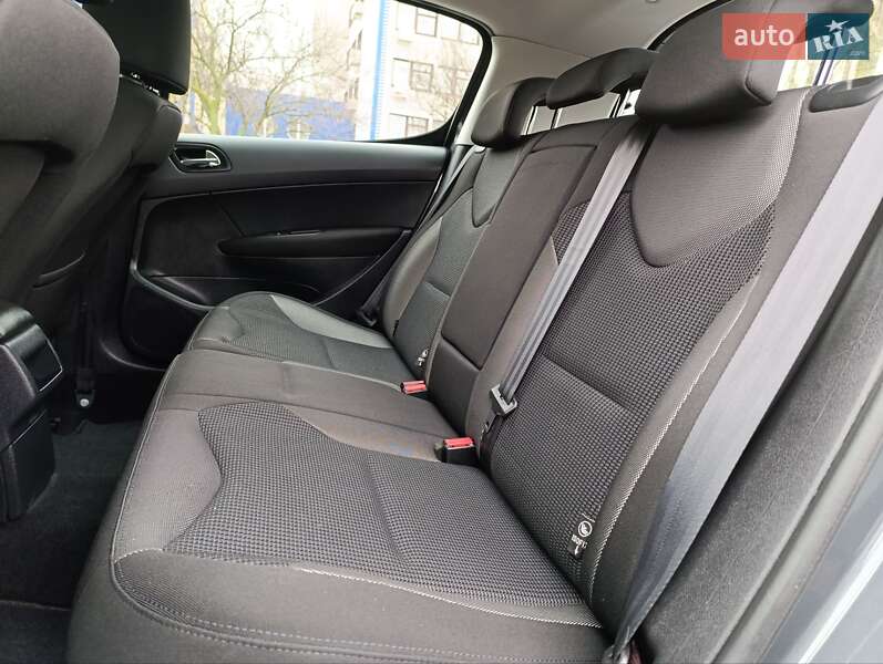 Хэтчбек Peugeot 308 2013 в Киеве