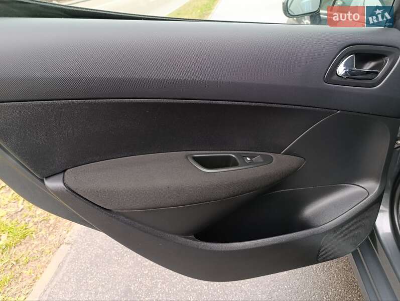 Хэтчбек Peugeot 308 2013 в Киеве