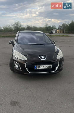 Хэтчбек Peugeot 308 2012 в 