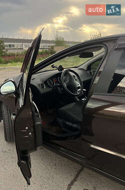 Хэтчбек Peugeot 308 2012 в 