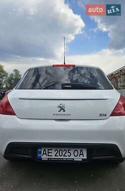 Хетчбек Peugeot 308 2012 в 