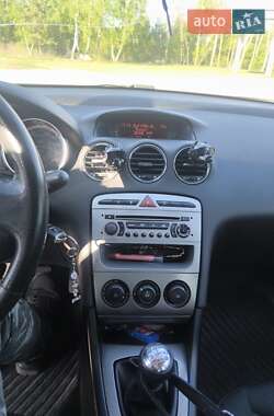 Хэтчбек Peugeot 308 2010 в 
