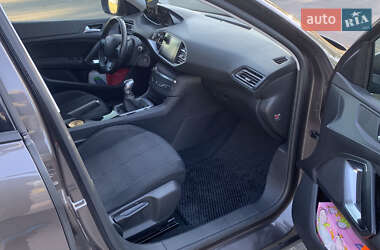 Хетчбек Peugeot 308 2014 в 