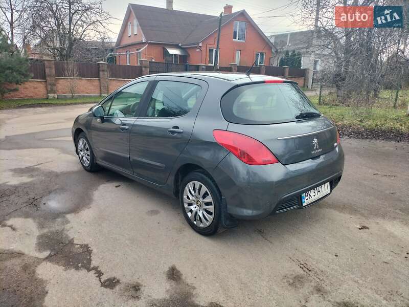 Хэтчбек Peugeot 308 2012 в Ровно