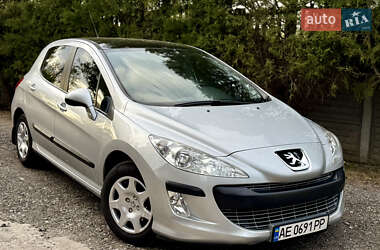 Хэтчбек Peugeot 308 2009 в 