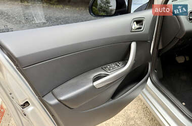 Хэтчбек Peugeot 308 2009 в 