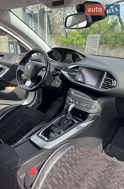 Хетчбек Peugeot 308 2016 в 