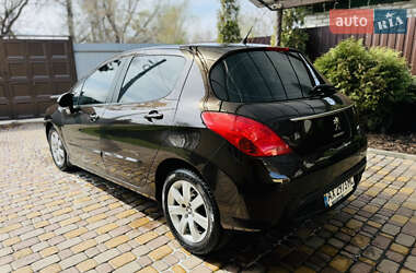 Хэтчбек Peugeot 308 2012 в 