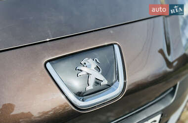 Хэтчбек Peugeot 308 2012 в 