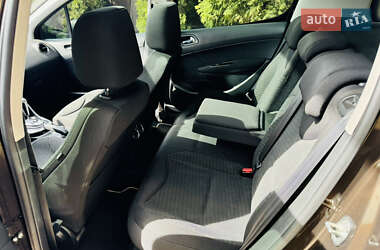 Хэтчбек Peugeot 308 2012 в 