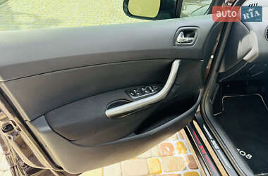 Хэтчбек Peugeot 308 2012 в 