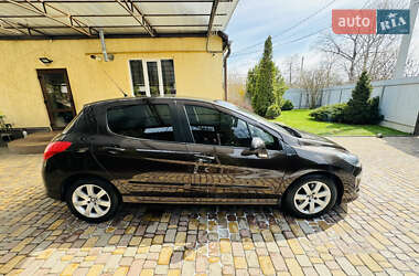 Хэтчбек Peugeot 308 2012 в 