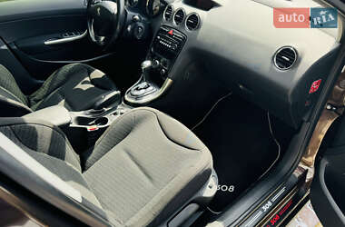 Хэтчбек Peugeot 308 2012 в 