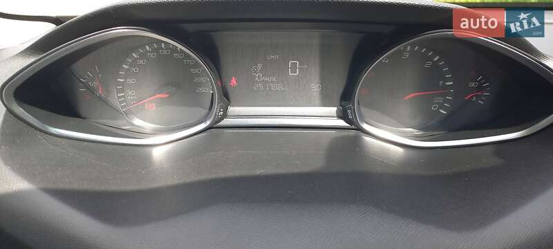 Хэтчбек Peugeot 308 2015 в Киеве