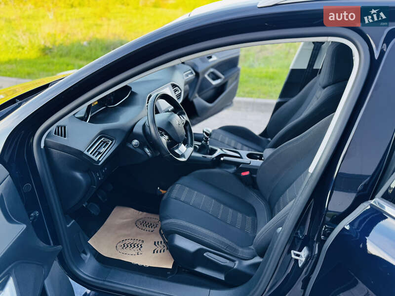 Універсал Peugeot 308 2015 в Здолбуніві
