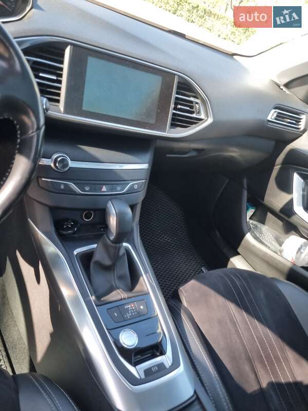 Універсал Peugeot 308 2015 в Южноукраїнську
