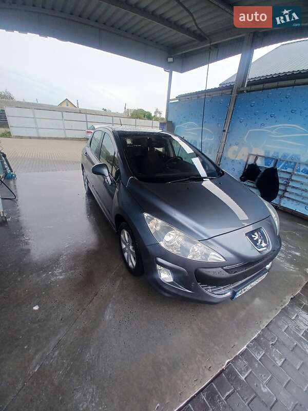 Хэтчбек Peugeot 308 2009 в Малине