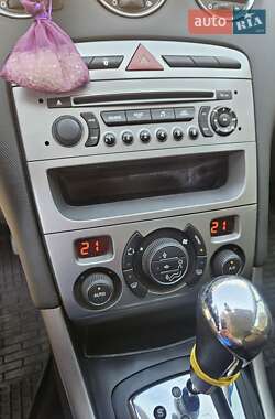 Хетчбек Peugeot 308 2012 в 