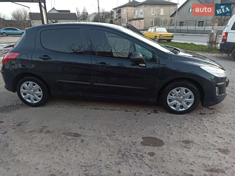 Хетчбек Peugeot 308 2010 в Чорткові