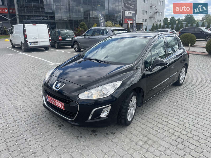 Хэтчбек Peugeot 308 2012 в 