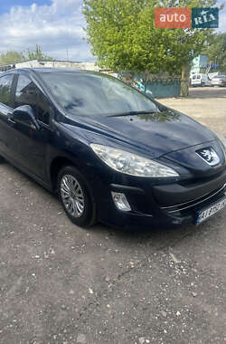 Хэтчбек Peugeot 308 2010 в 
