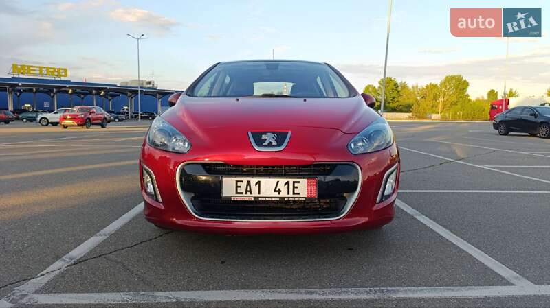 Хэтчбек Peugeot 308 2012 в Киеве