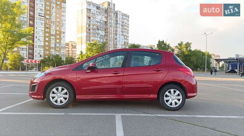 Хэтчбек Peugeot 308 2012 в Киеве