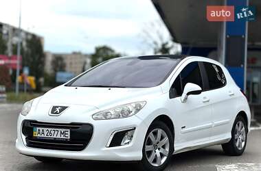 Хэтчбек Peugeot 308 2012 в 