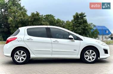 Хэтчбек Peugeot 308 2012 в 