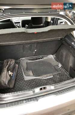 Хетчбек Peugeot 308 2011 в 