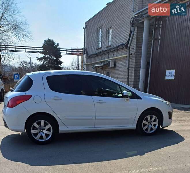 Хэтчбек Peugeot 308 2011 в Днепре