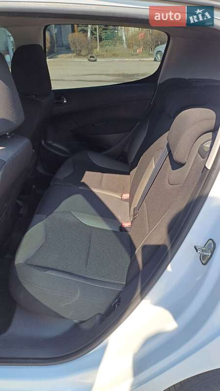 Хэтчбек Peugeot 308 2011 в Днепре