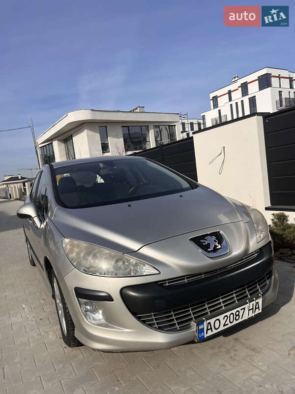 Хэтчбек Peugeot 308 2008 в 