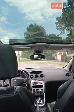 Хэтчбек Peugeot 308 2011 в 