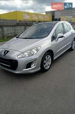 Хэтчбек Peugeot 308 2011 в 