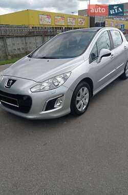 Хэтчбек Peugeot 308 2011 в 