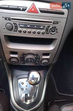 Хэтчбек Peugeot 308 2011 в 
