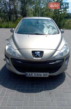 Хэтчбек Peugeot 308 2011 в 