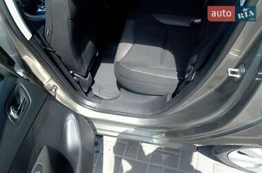 Хэтчбек Peugeot 308 2011 в 