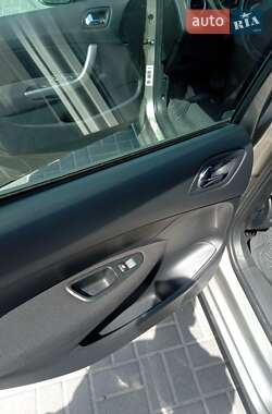Хэтчбек Peugeot 308 2011 в 