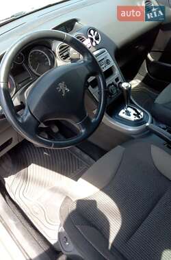 Хэтчбек Peugeot 308 2011 в 