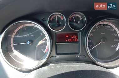 Хэтчбек Peugeot 308 2011 в 